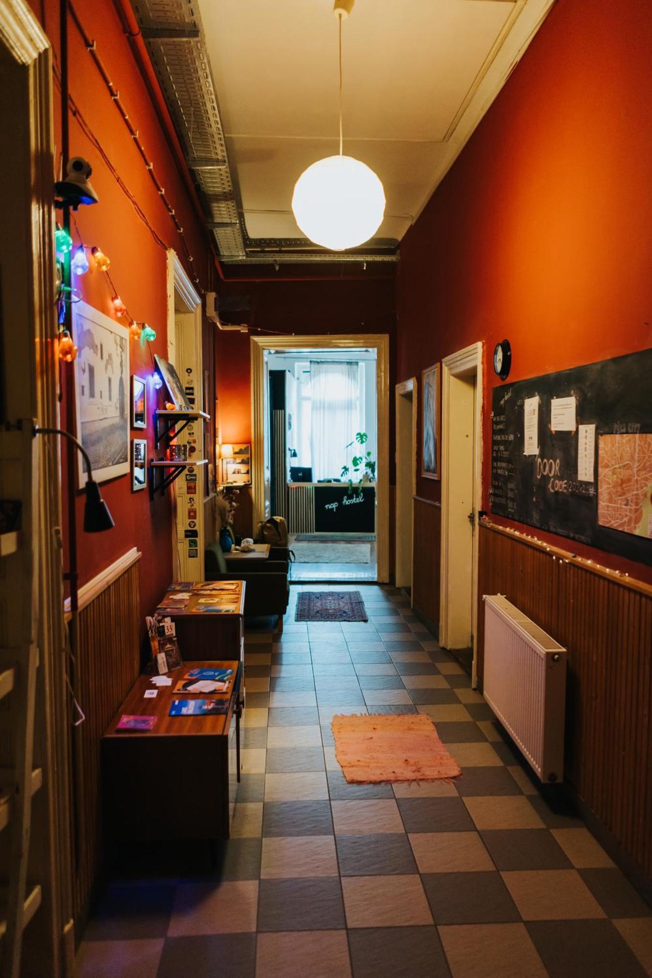 Nap Hostel ペーチ エクステリア 写真